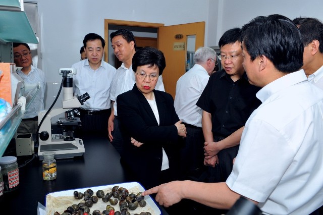 世界卫生组织总干事陈冯富珍博士访问寄生虫病所